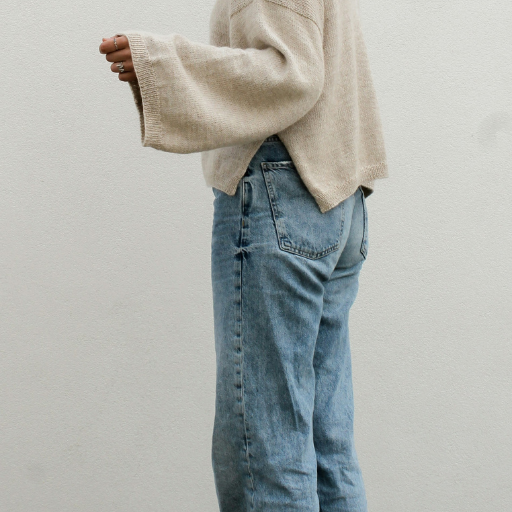 Read more about the article 5 Outfit Tricks That Make You Look Taller